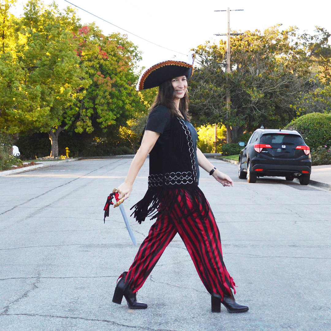 DIY pirate costume idea