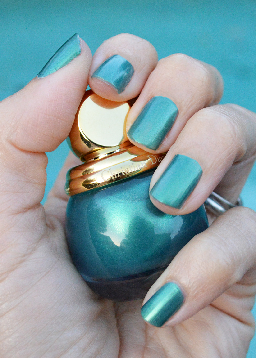 dior holiday 2017 nail polish diorific emerald