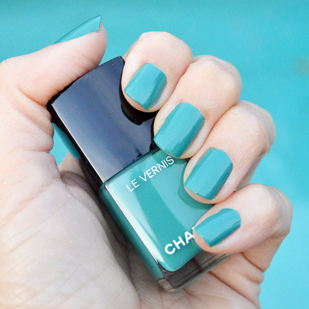 chanel vert no 19 nail polish winter 2018 review