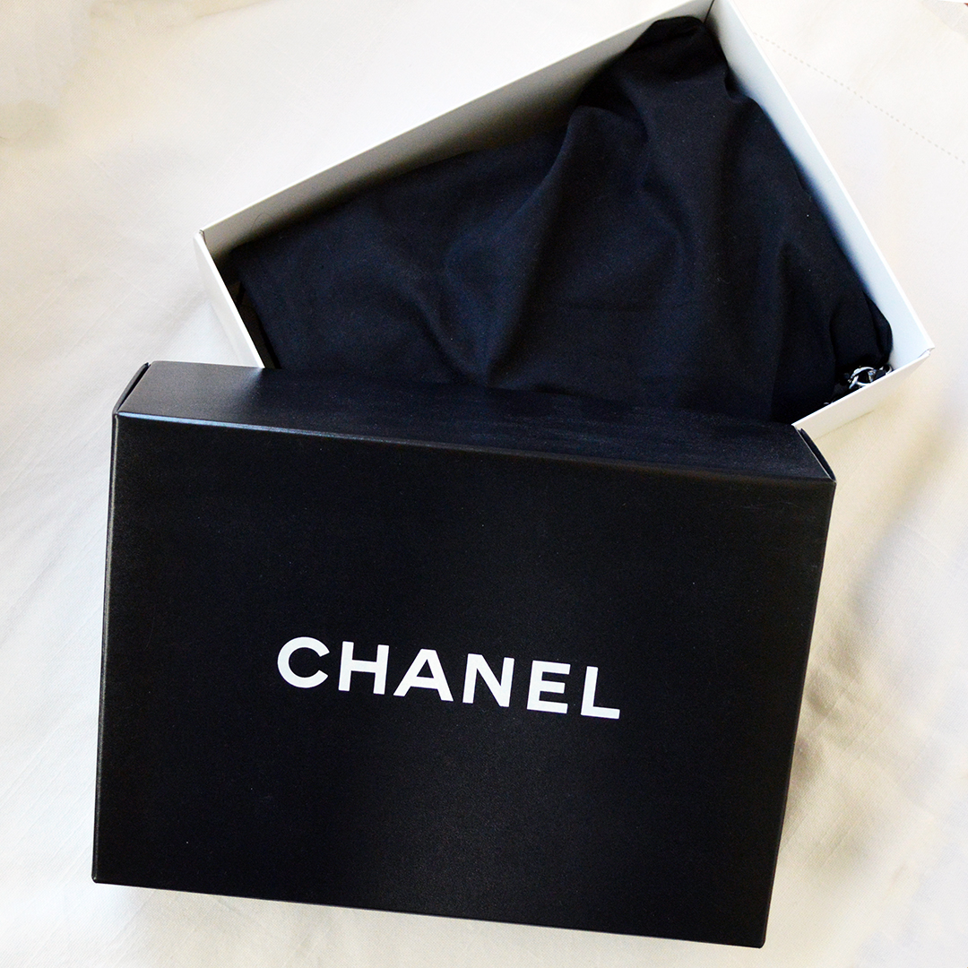 how to store a handbag