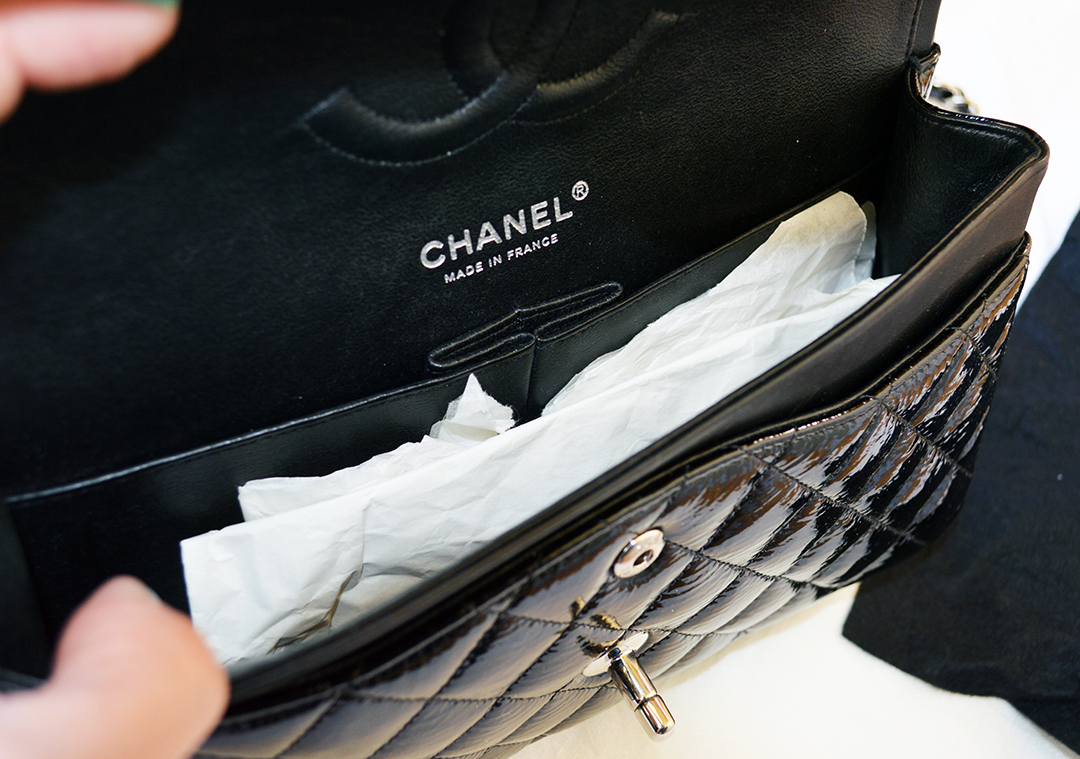 how to store a handbag