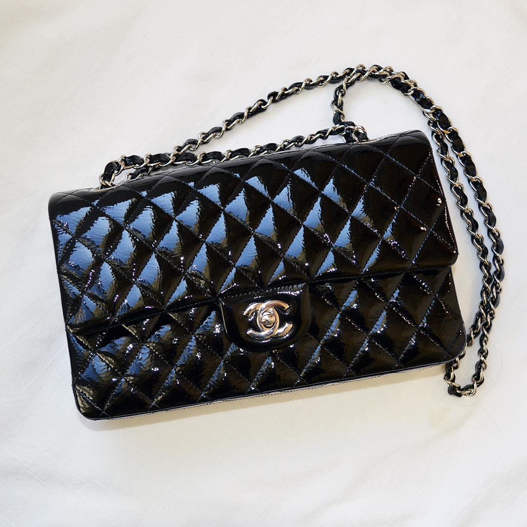 how to store a handbag
