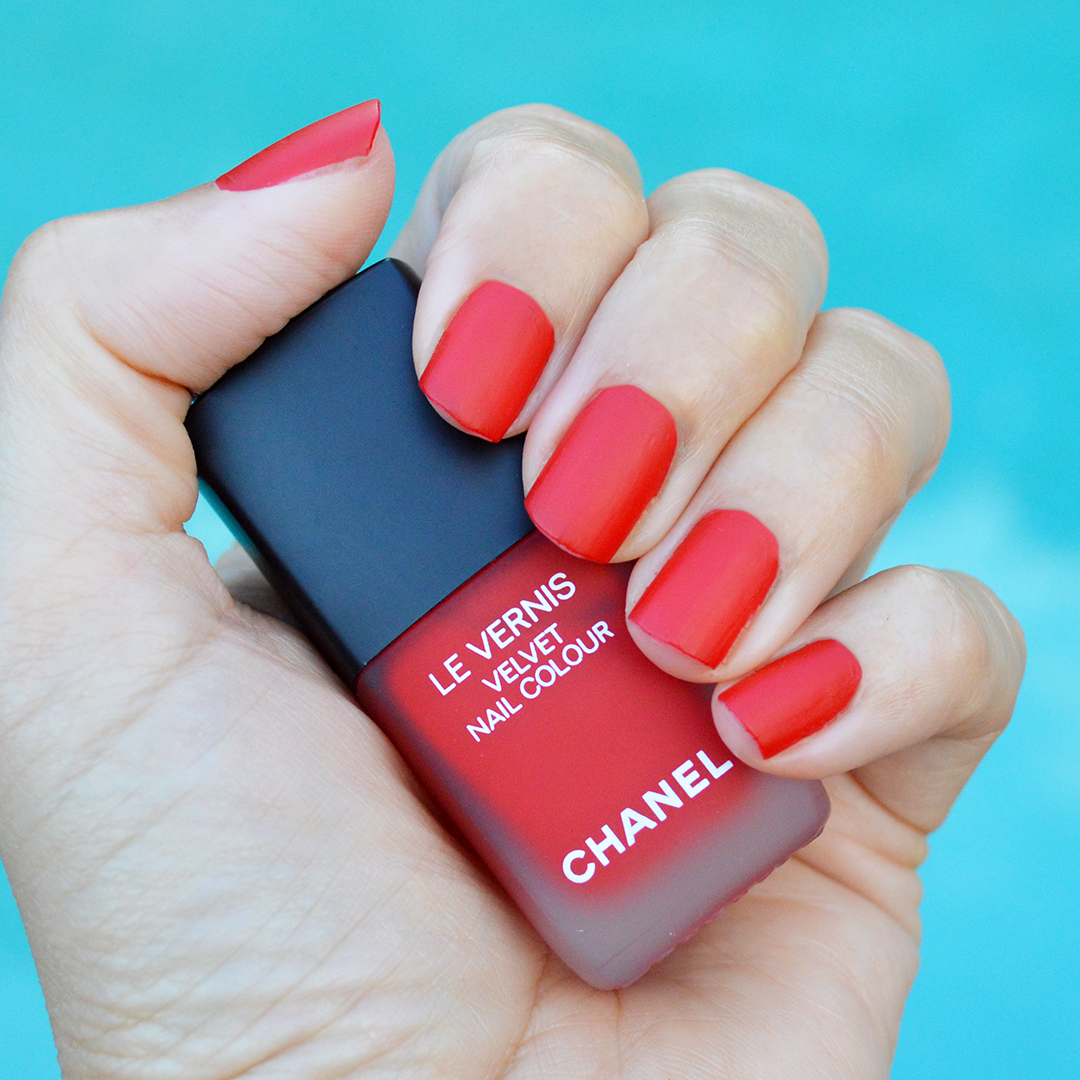 chanel ultime fall 2018 nail polish review matte velvet mat chanel nail polish fall 2018