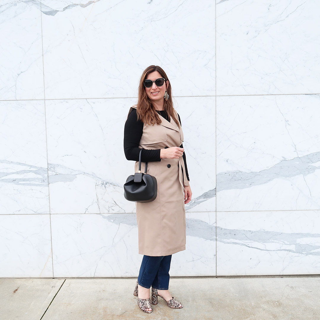 sleeveless trench coat spring 2019 over jeans