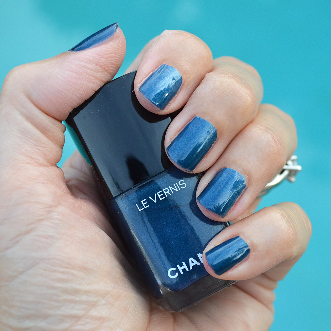 chanel radiant blue nail polish summer 2019 review