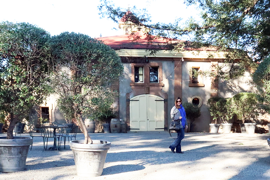 how to dress at a winery