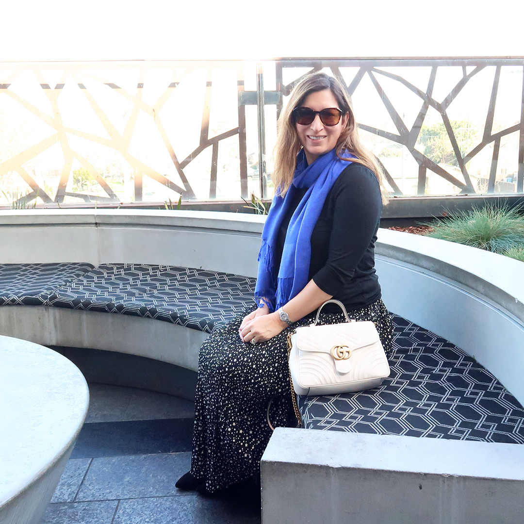 where to put your handbag when sitting at a booth