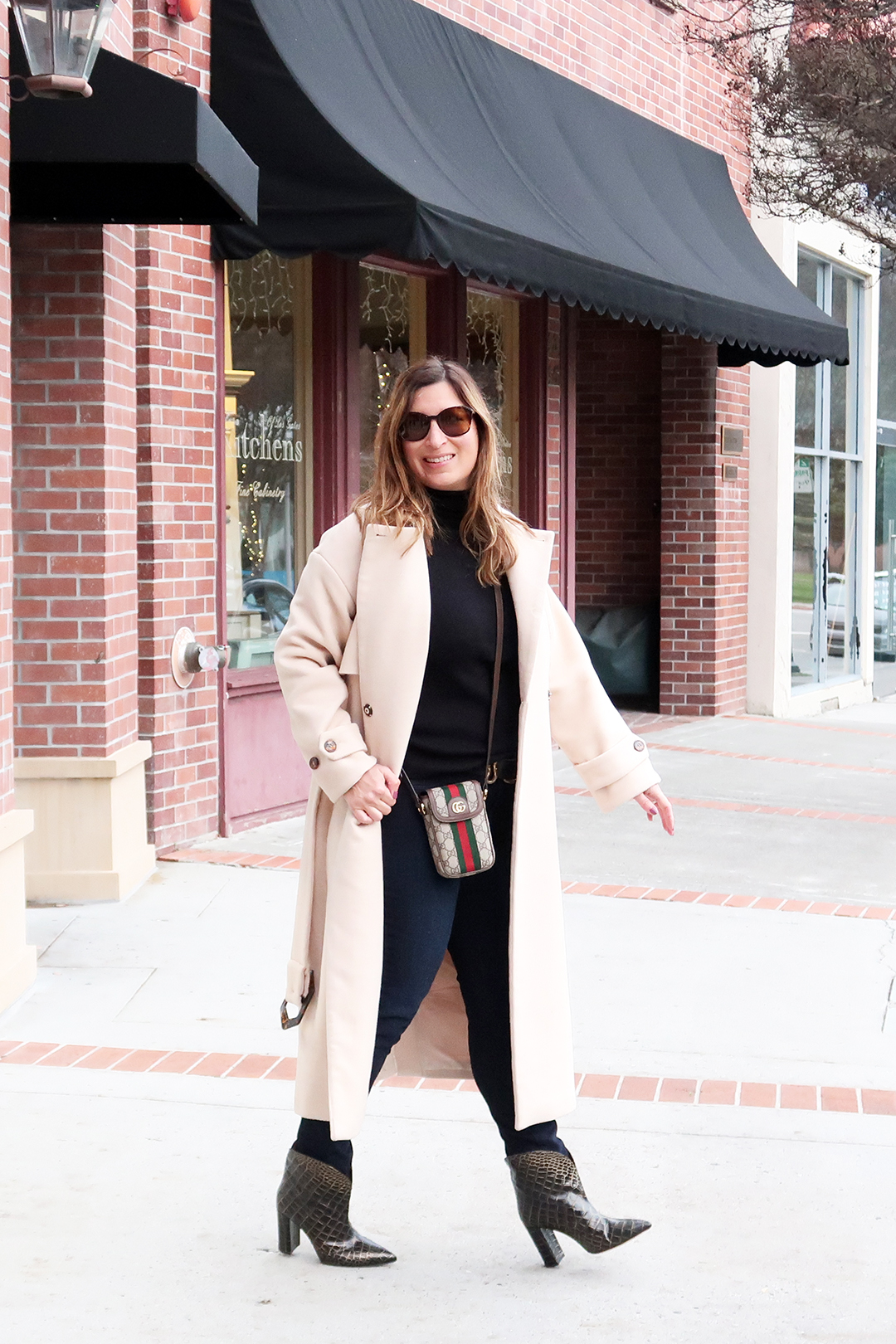 how to wear a cross body phone case