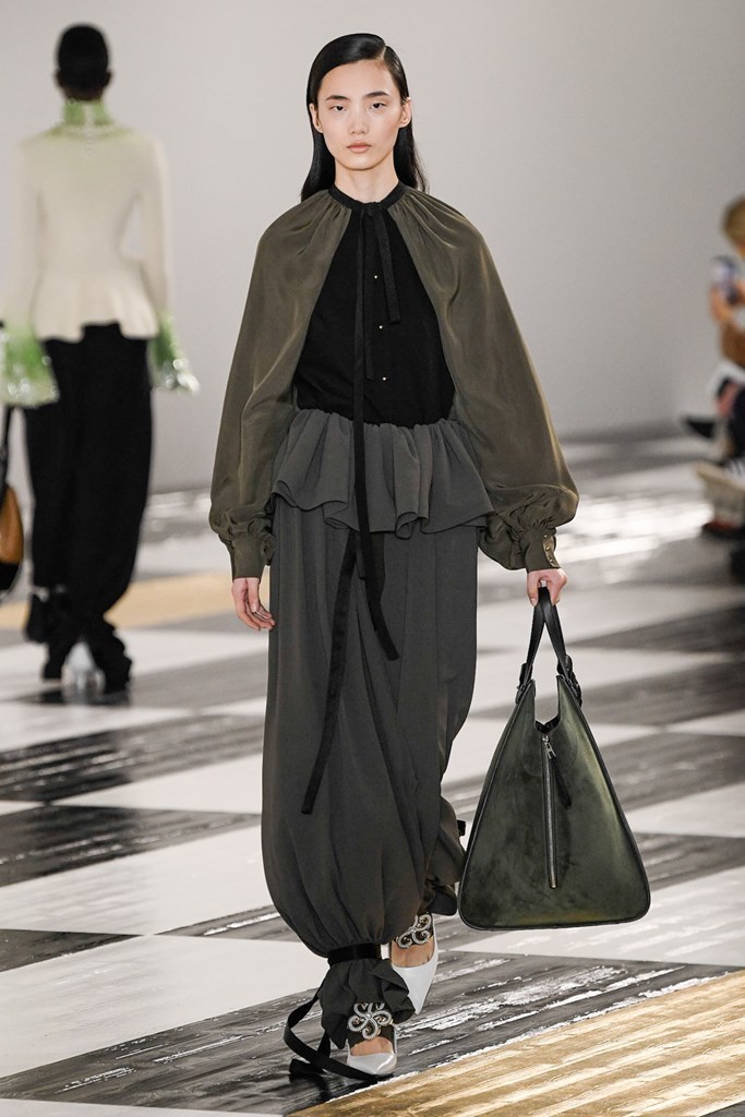oversize bag trend summer 2020 fall winter 2020