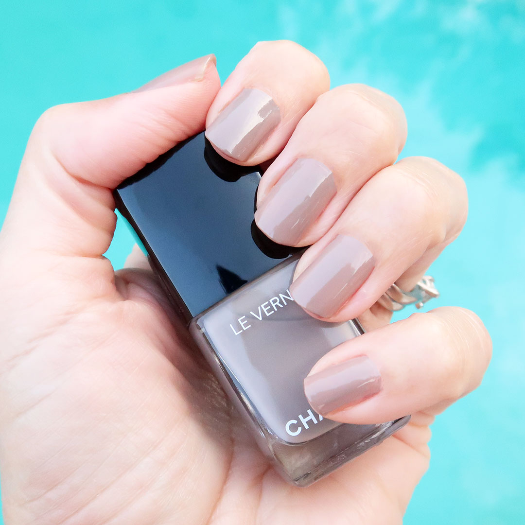 Chanel beige cendre nail polish chanel fall 2021 nail polish