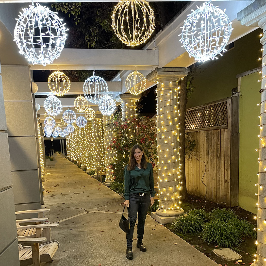 casual holiday street style