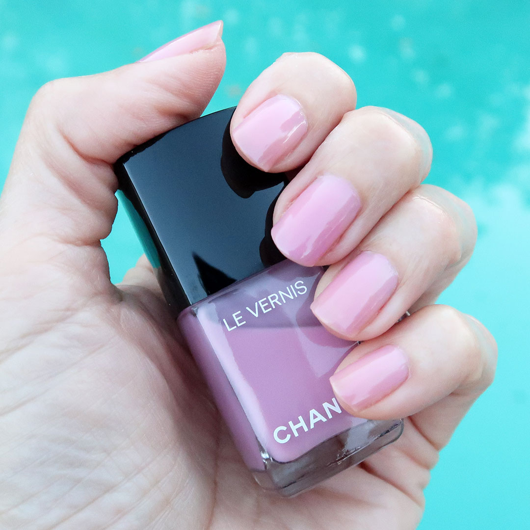 Chanel evanescence nail polish spring 2022 reve de chanel