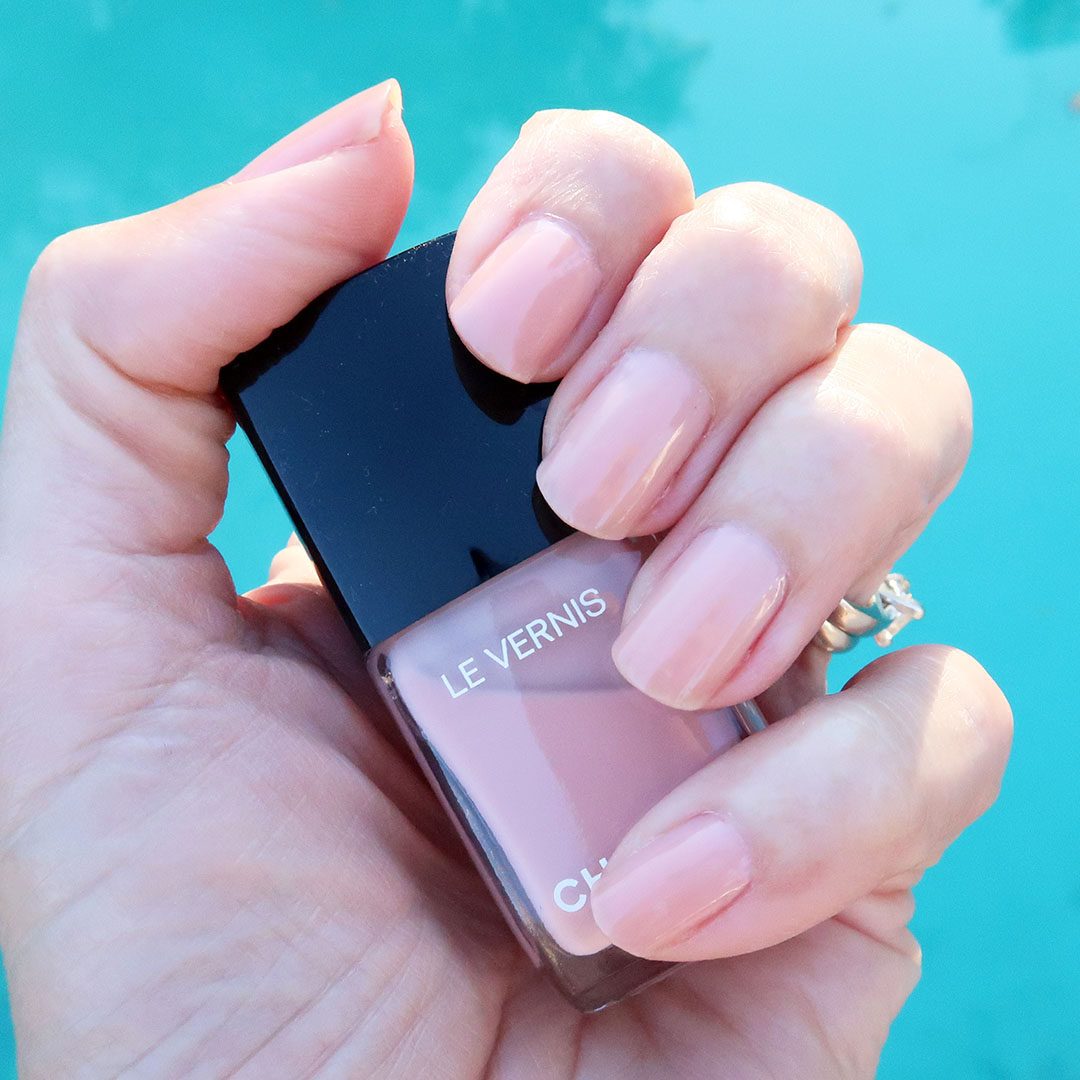 Chanel Onirique nail polish spring 2022 reve de chanel