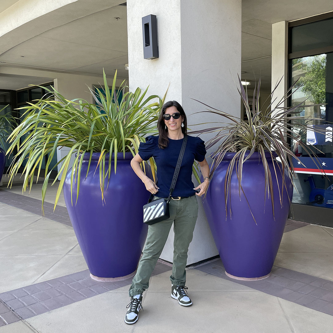 how to wear joggers over 40