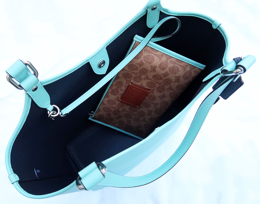 coach day tote interior