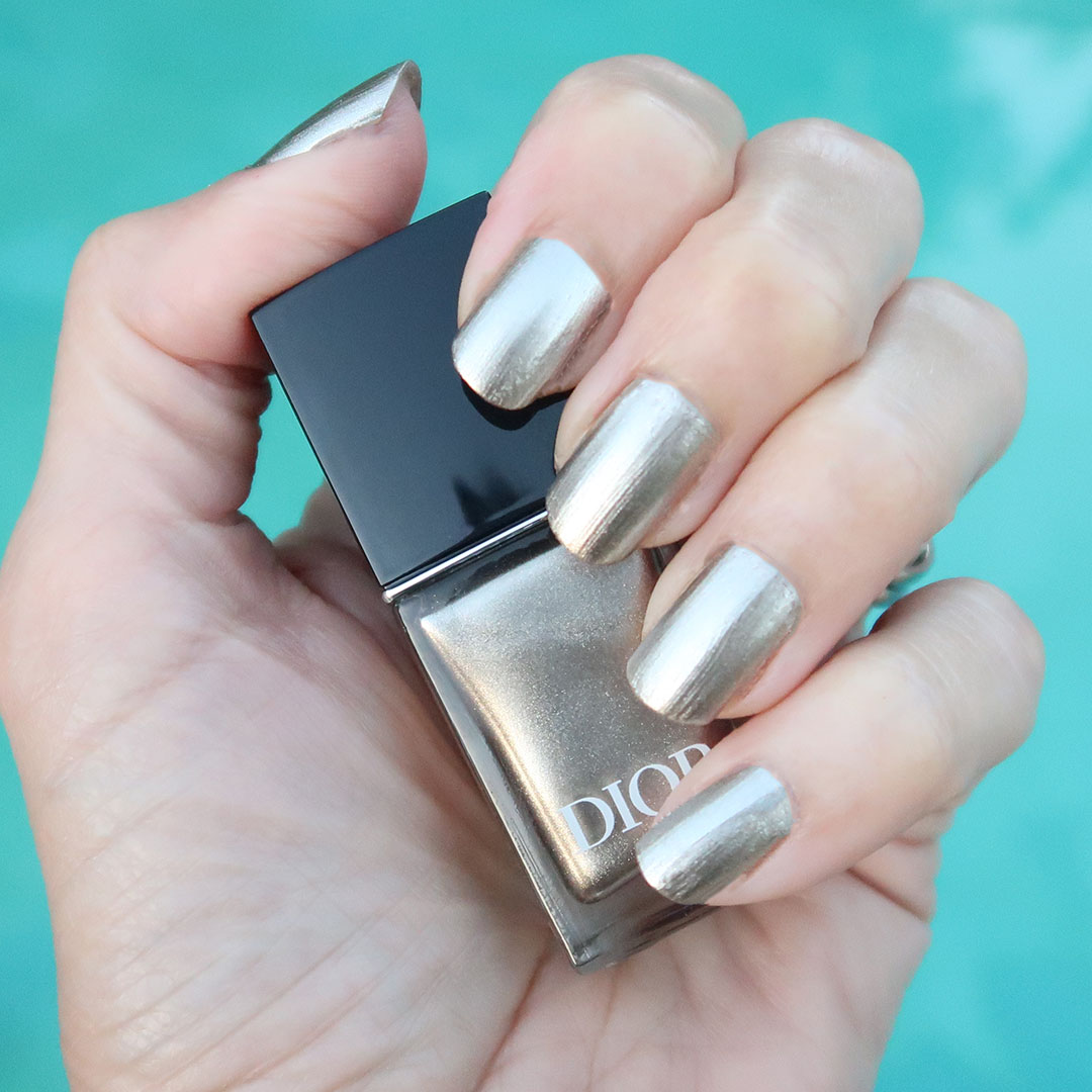 Dior mirror nail polish holidays 2023
