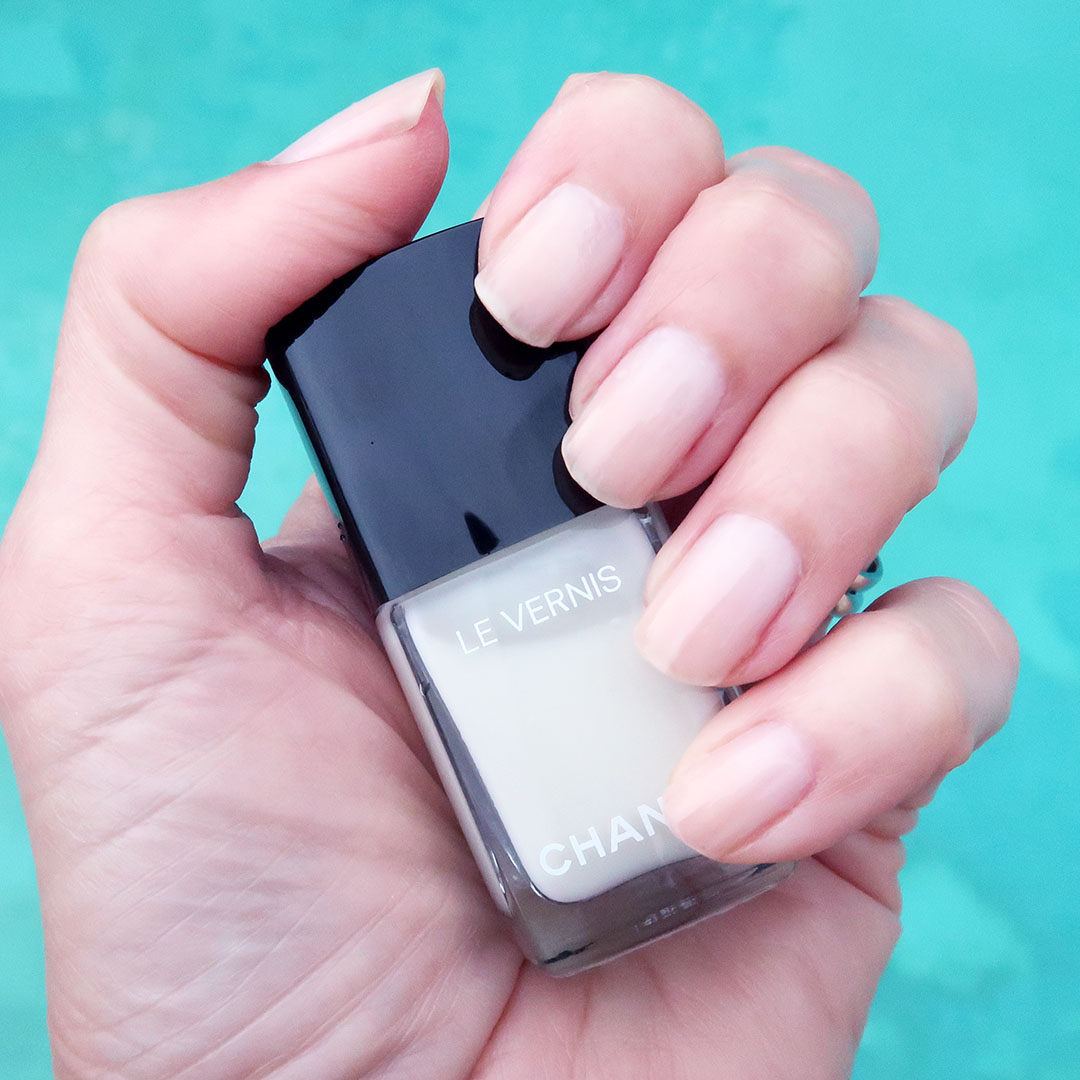 chanel glaciale nail polish winter glow 2024