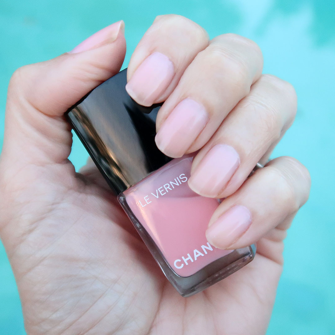 chanel skieuse nail polish winter glow 2024